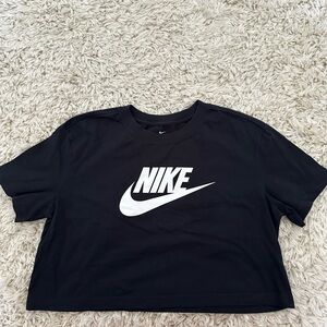 Nike Cropped Tee
